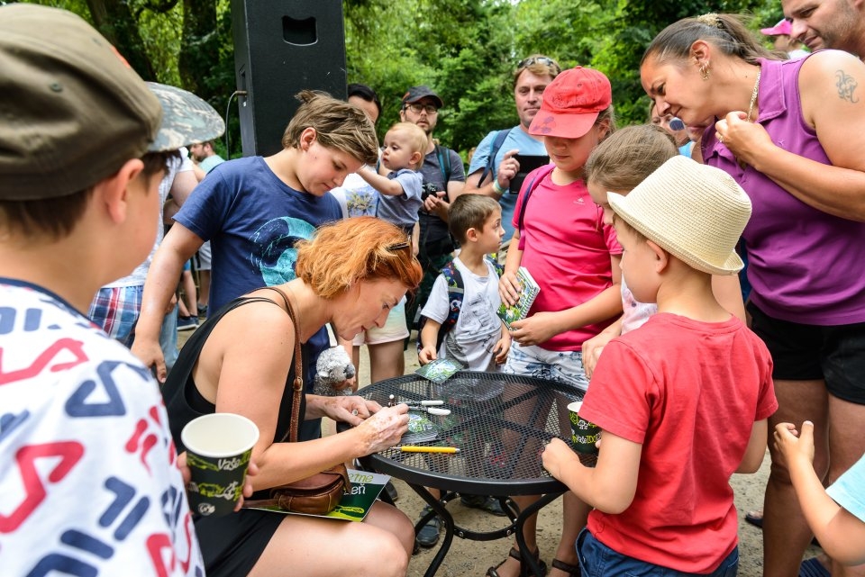 Lenka Krobotová pokřtila gibona