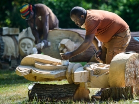 Nové africké sochy