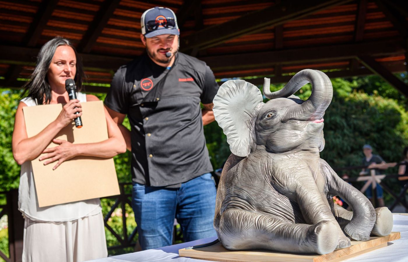 MasterChef Roman Staša oficiálně pokřtil první africké slůně ČR