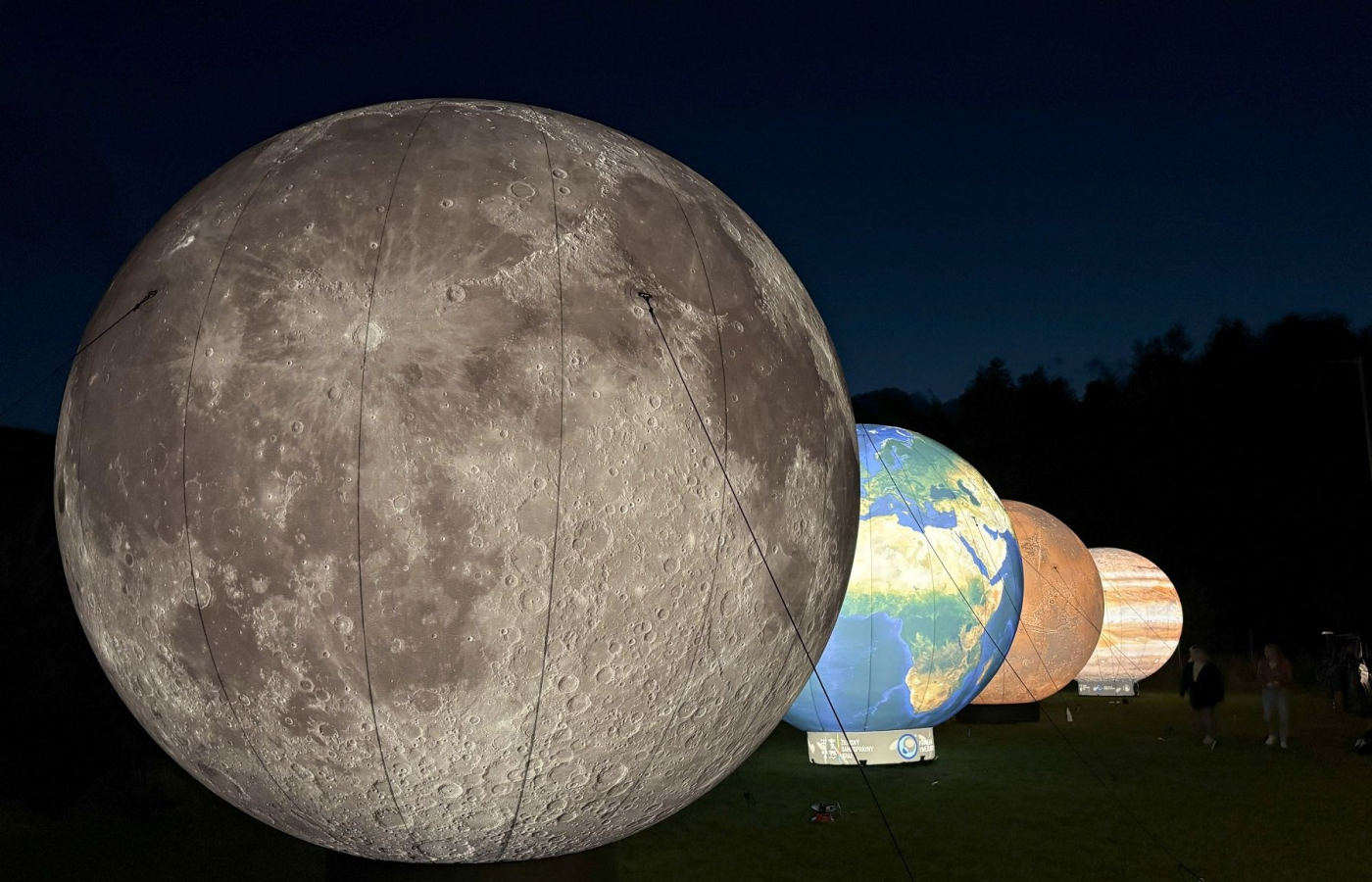 Obří modely planet a pozorování Slunce v sobotu 27.9.