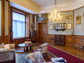 Zrestaurovali jsme látkové tapety v zámku Lešná