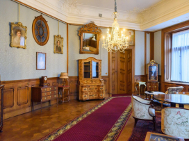 Zrestaurovali jsme látkové tapety v zámku Lešná