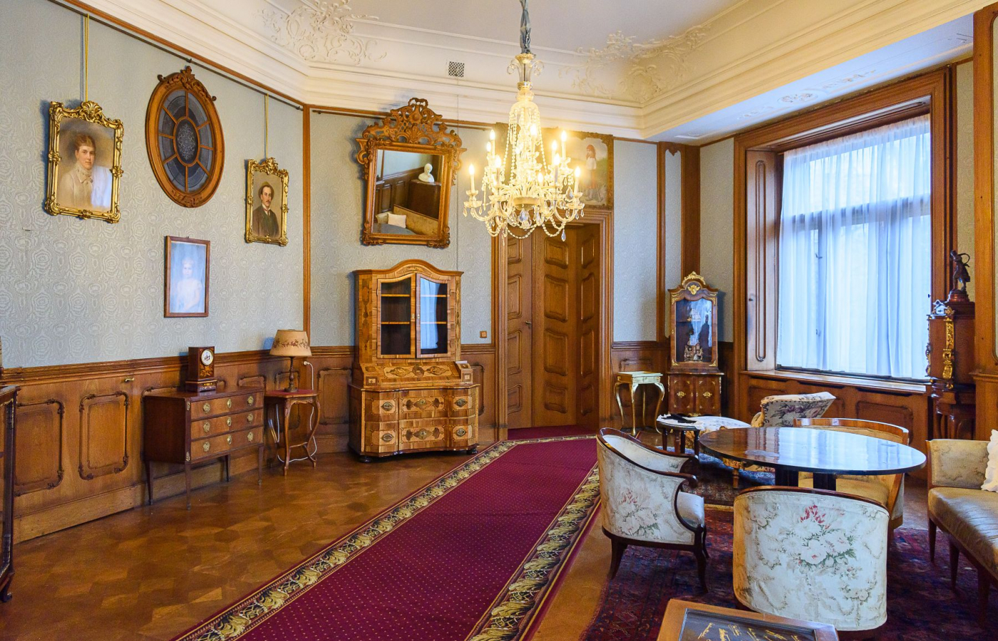 We Have Restored the Fabric Wallpapers in Lešná Chateau