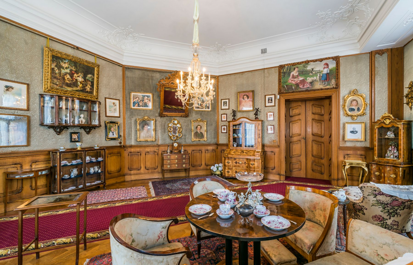 We Have Restored the Fabric Wallpapers in Lešná Chateau