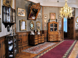 We Have Restored the Fabric Wallpapers in Lešná Chateau