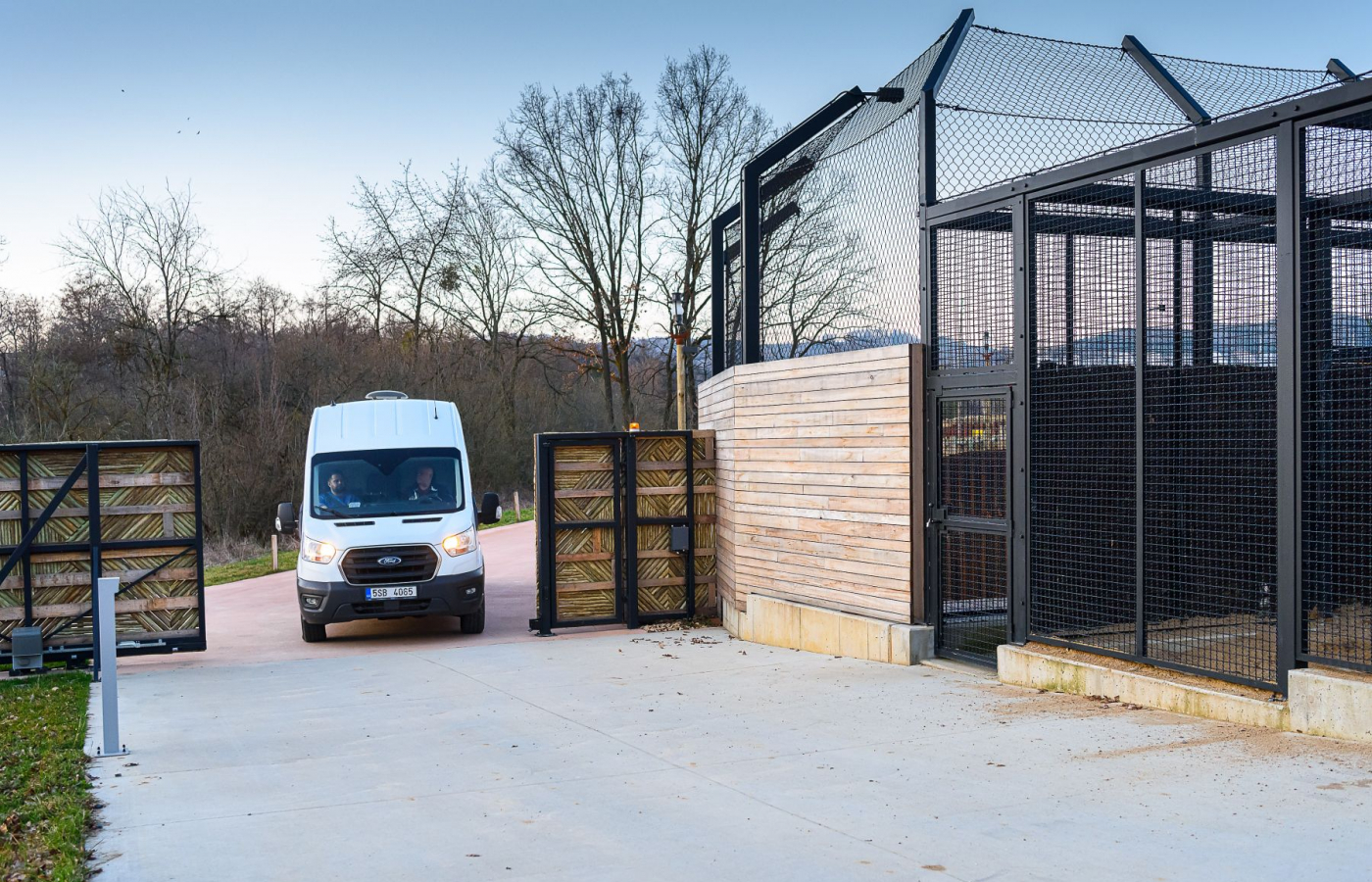 Do Zoo Zlín dorazily dvě lvice, které stát zabavil soukromému chovateli