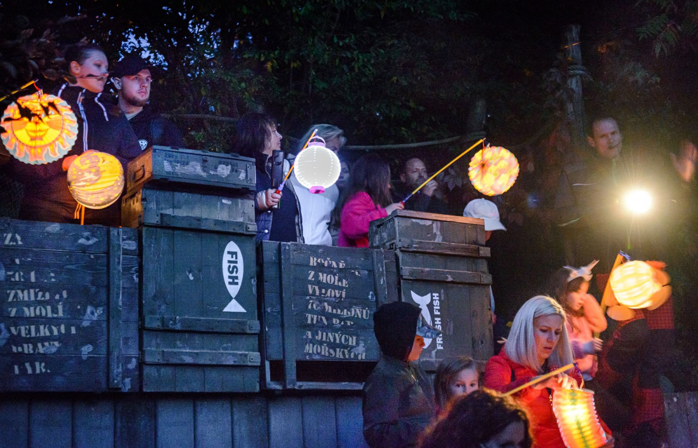 Večerní lampionové prohlídky zoo a zámku Lešná