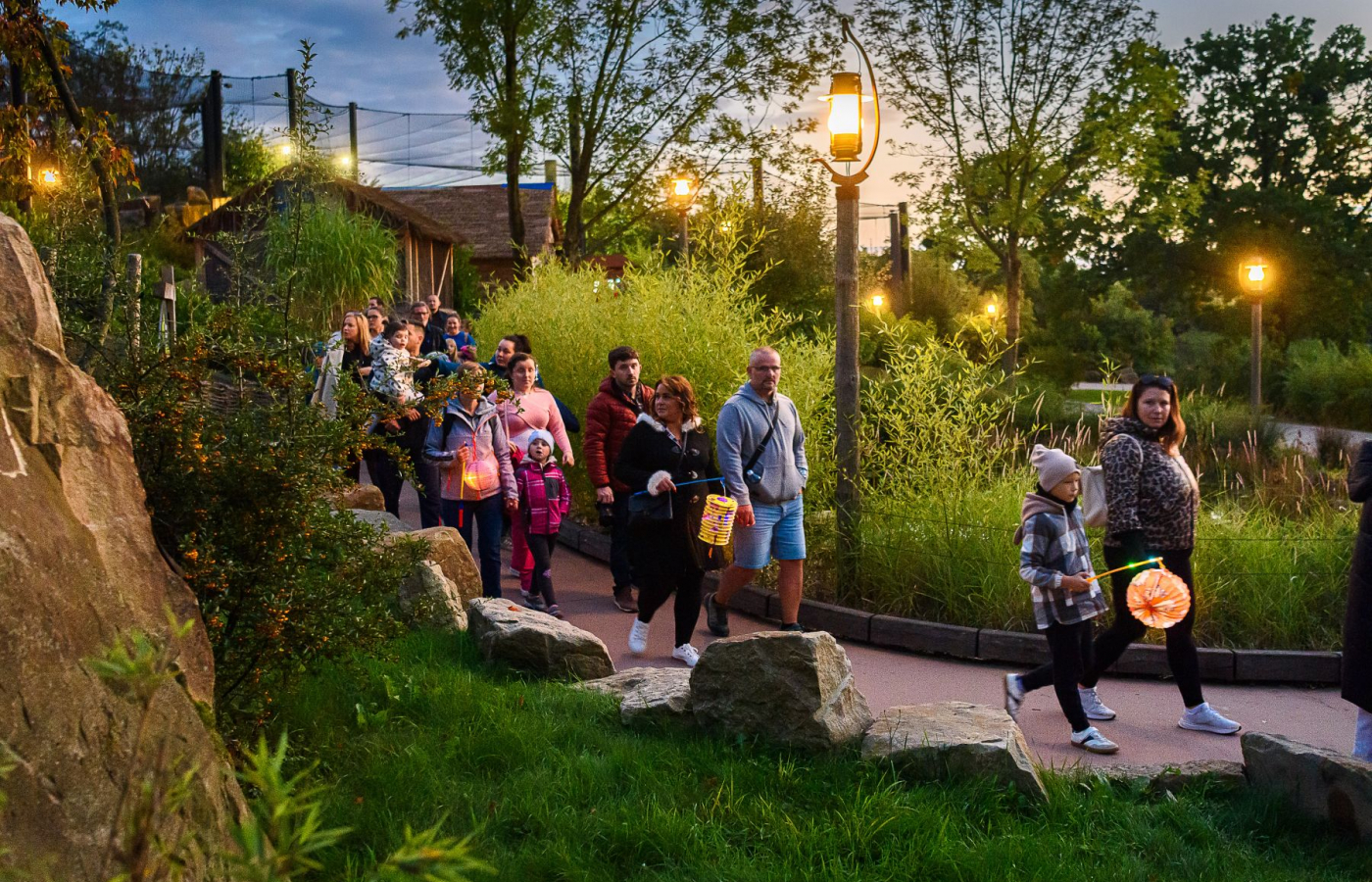 Večerní lampionové prohlídky zoo a zámku Lešná